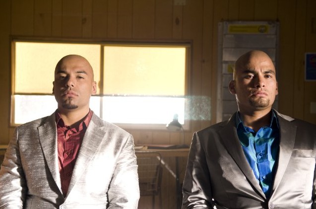 哼哈二憨将当然,卡特尔集团是不可能由着手下的分销商动摇自己的统治