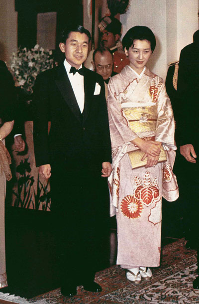 美智子：日本最美平民皇后，晚年坦言没爱过天皇，拒绝与天皇合葬