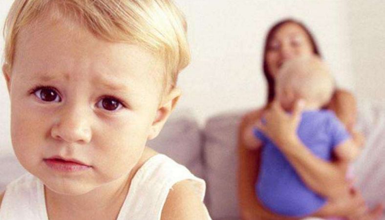 二胎会越生越穷？“跟风”生二胎的家庭，将来会面临这几个问题