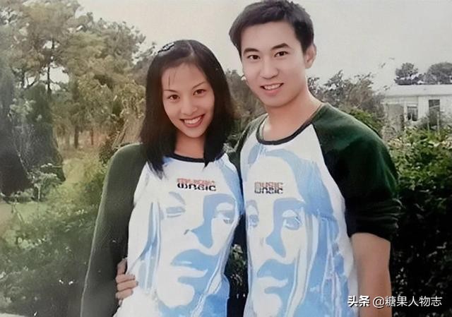 张华和赵鹏都选择了全力支持妻子的事业,都把家搬到了北京,甘愿做起了