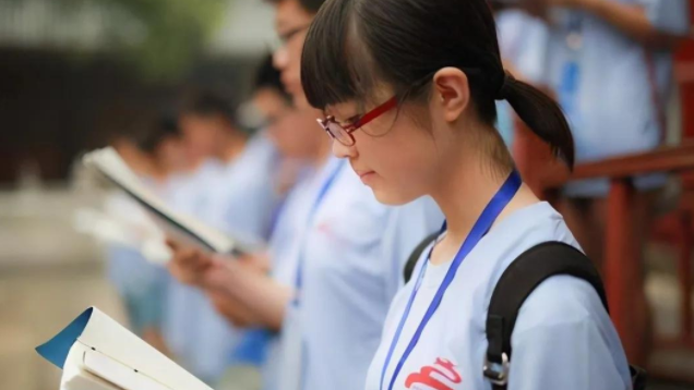 国内百强高中排名重新洗牌，衡水中学不再是首位，榜首实至名归