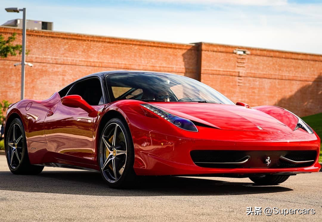 设计充满未来感，法拉利458 Italia，所有男人的梦想