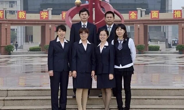 瞒着家人读了十年高中，唐尚珺和吴善柳，为何要将高考进行到底