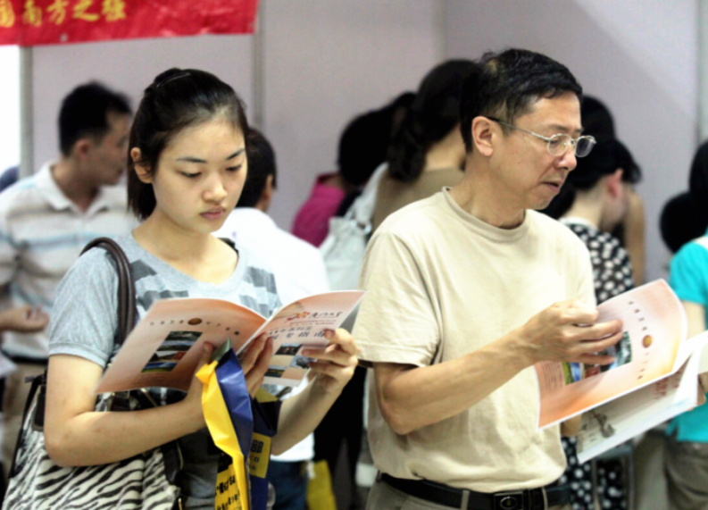 湖南一本科高校招生遇爆冷，征集志愿高达583人，学费一年6万多