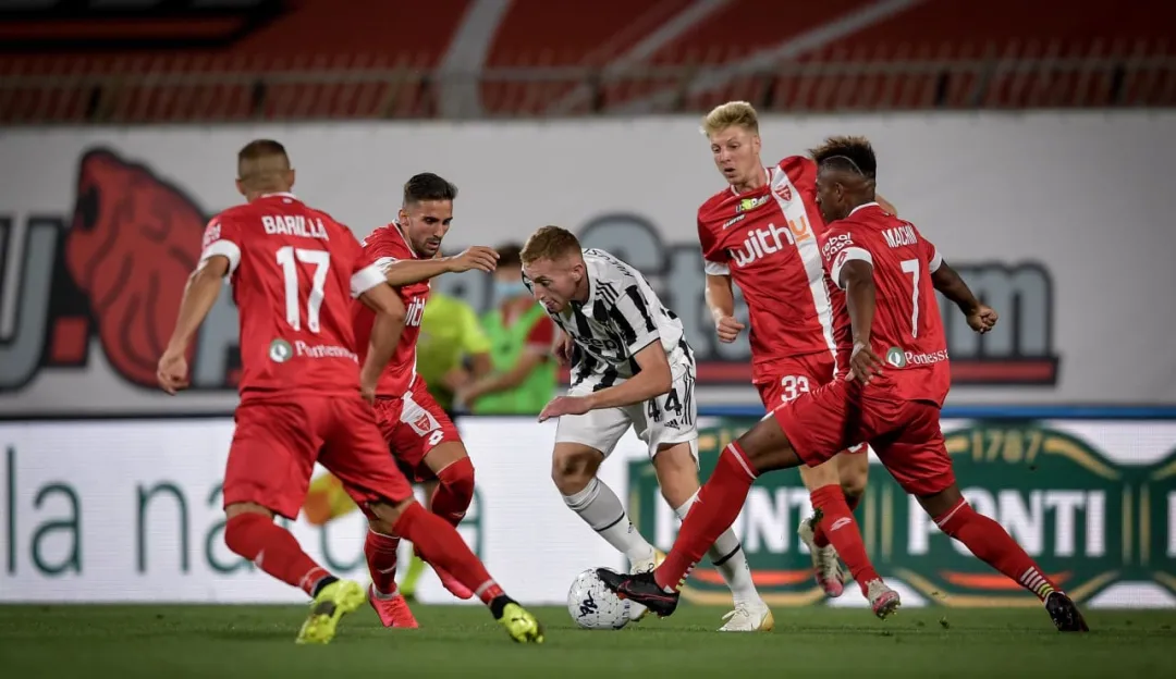 若热将在周四到达都灵城报道（尤文战胜蒙扎捧起贝卢斯科尼杯，桑托斯锋线新星将以300万欧加盟）