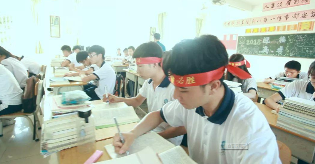 高考出现“神仙卷面”，字迹工整漂亮，朴实无华而兼纳乾坤