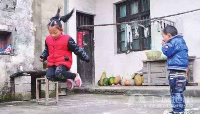 剽悍与柔弱，粗粝与美貌，快手江湖中的卡嫂，拍出了生活的另一面