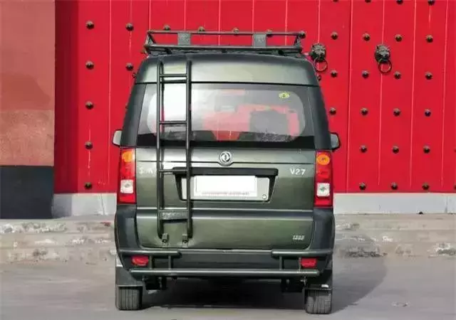 国产四驱面包车，越野能力秒杀SUV，五菱宏光都甘拜下风！