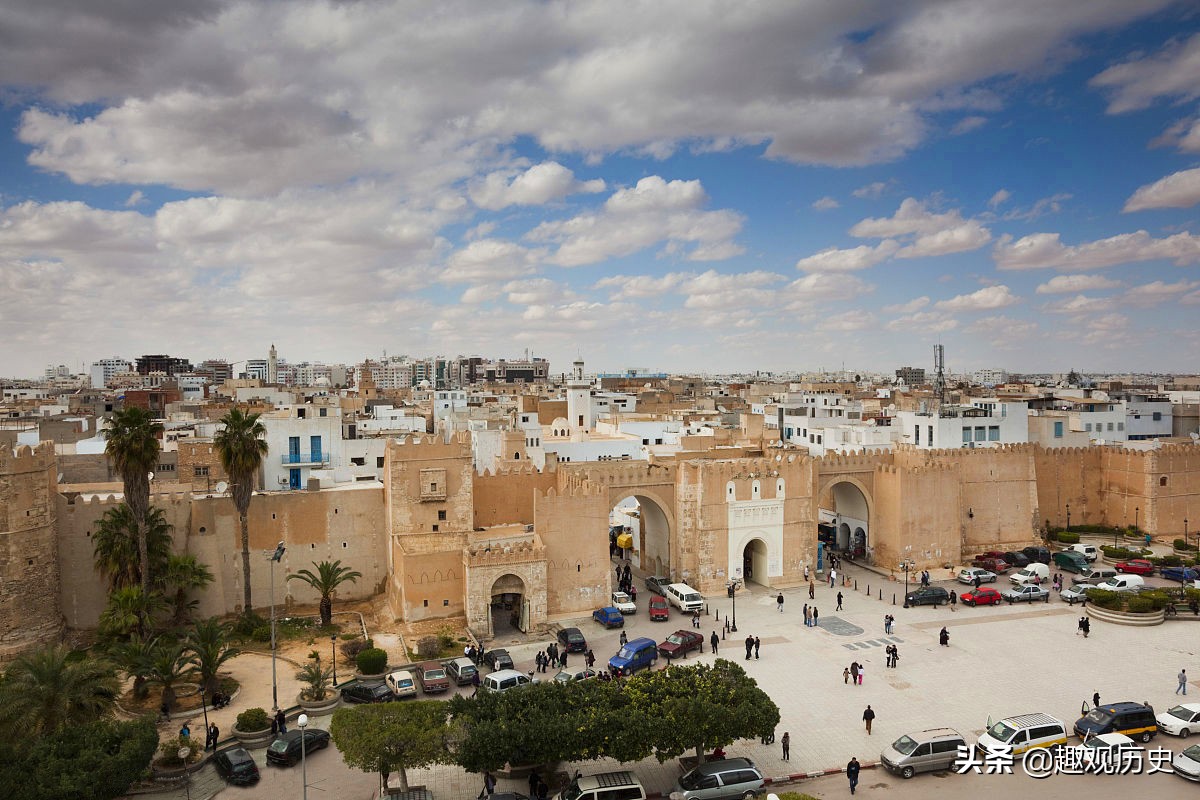 突尼斯经济发达吗(突尼斯：又小又穷的北非国家，却是“阿拉伯之春”发源地)