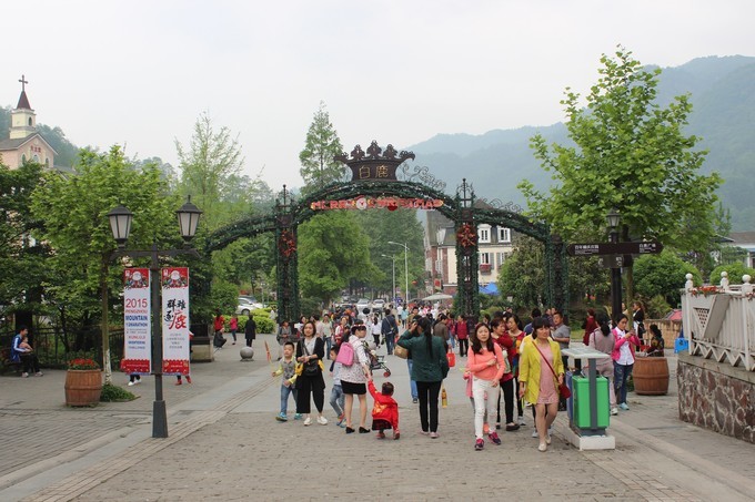 四川彭州白鹿镇二日游“最牛教学楼