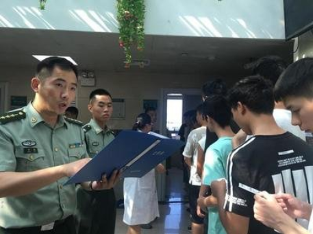 想要参军的学生注意！部队直招士官来了，直接授衔的可不多见