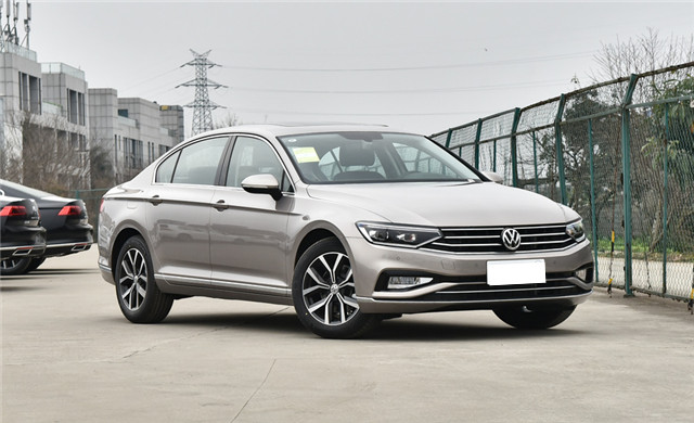 外观沉稳大气，后排空间宽敞，实拍体验大众迈腾330TSI DSG 领先型