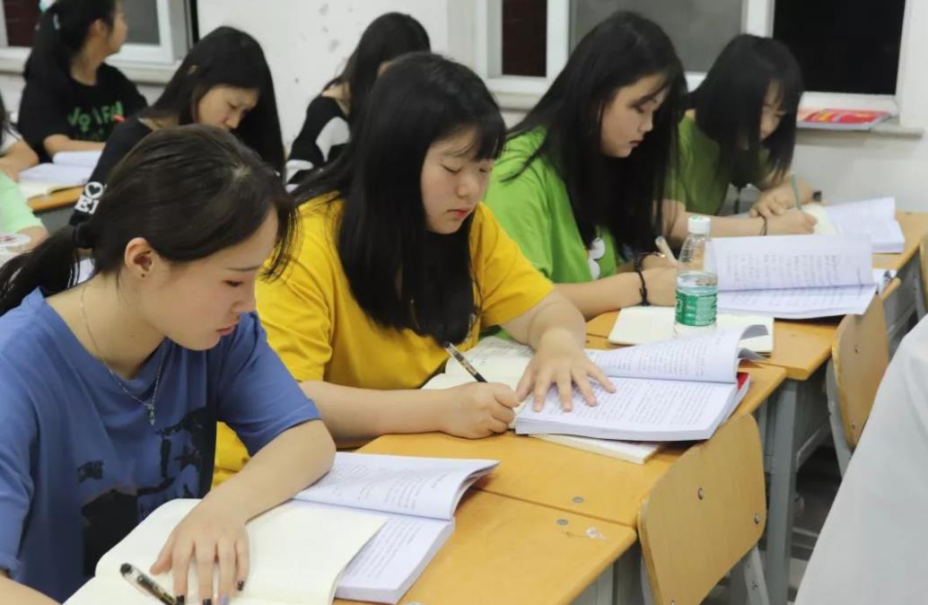 参加统招专升本，选择自学还是报班？各需要注意什么