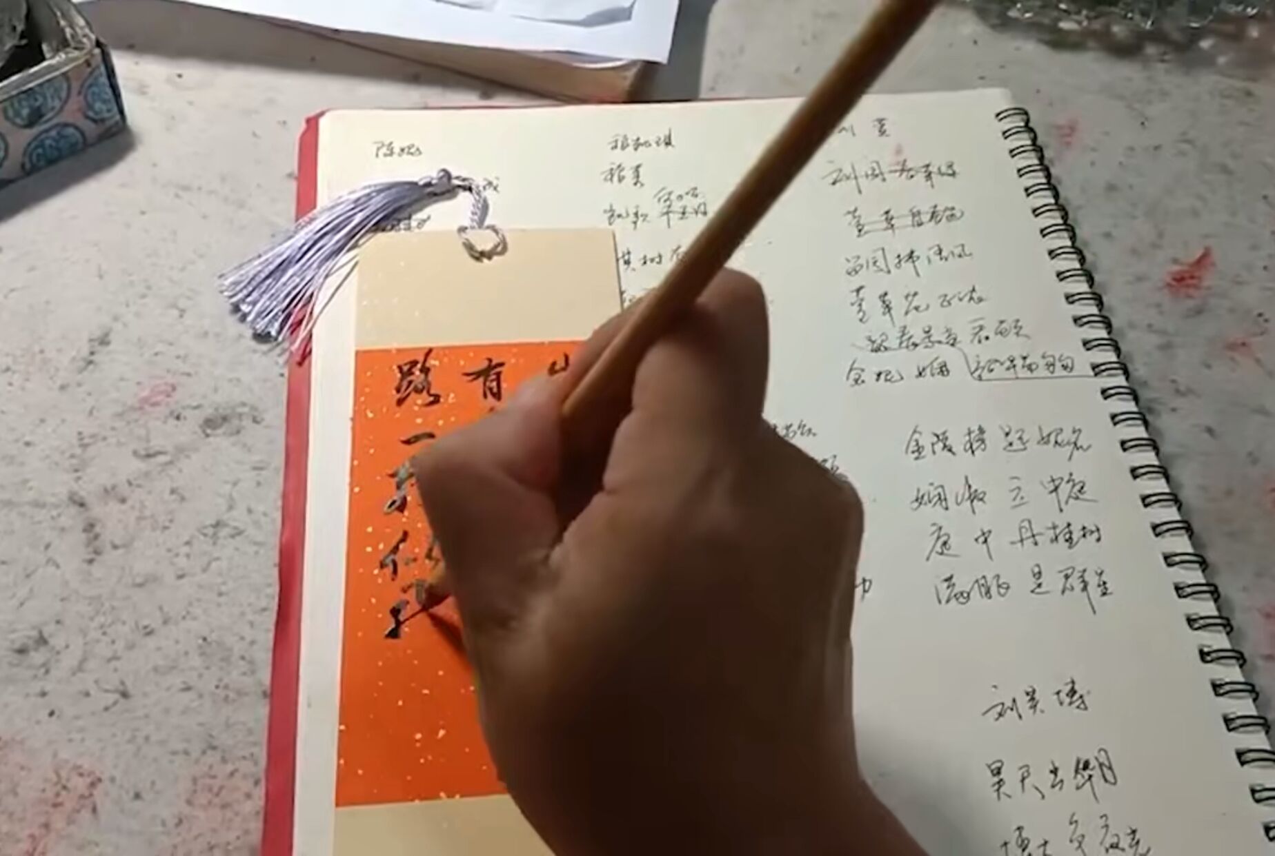 高考后，老师将45位学生名字写成诗做书签，摊上这样的老师真幸运