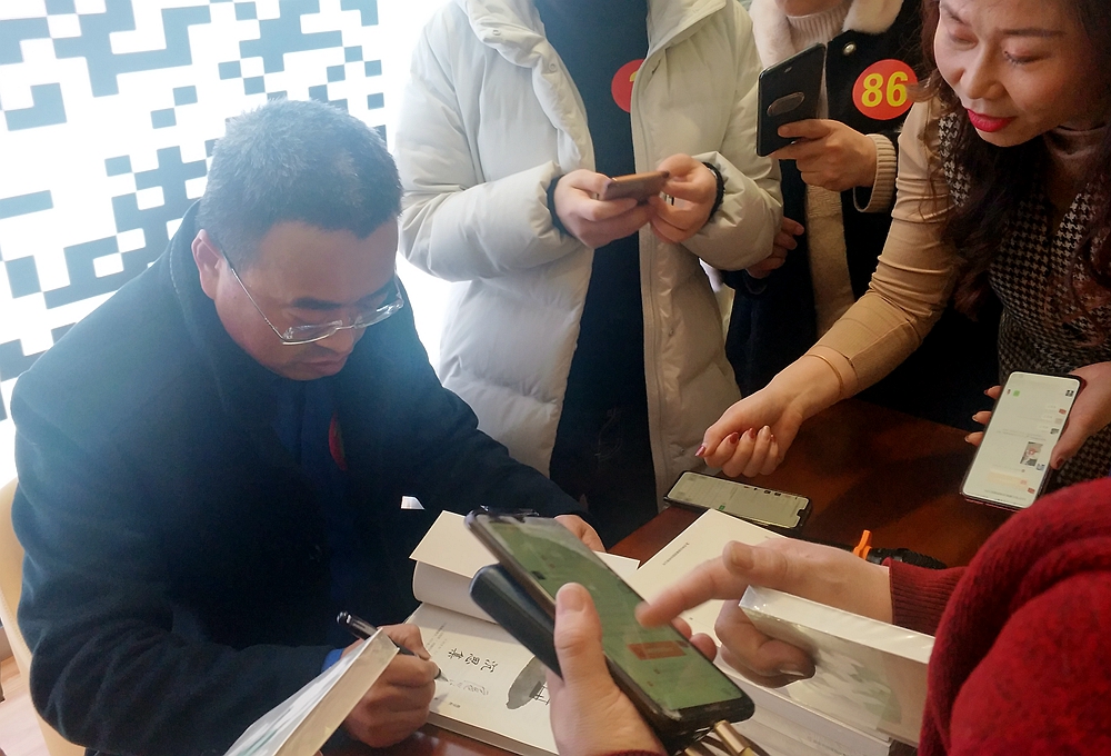 听大咖讲课，看罗胖直播：聊城读书会组织140名网友知识跨年