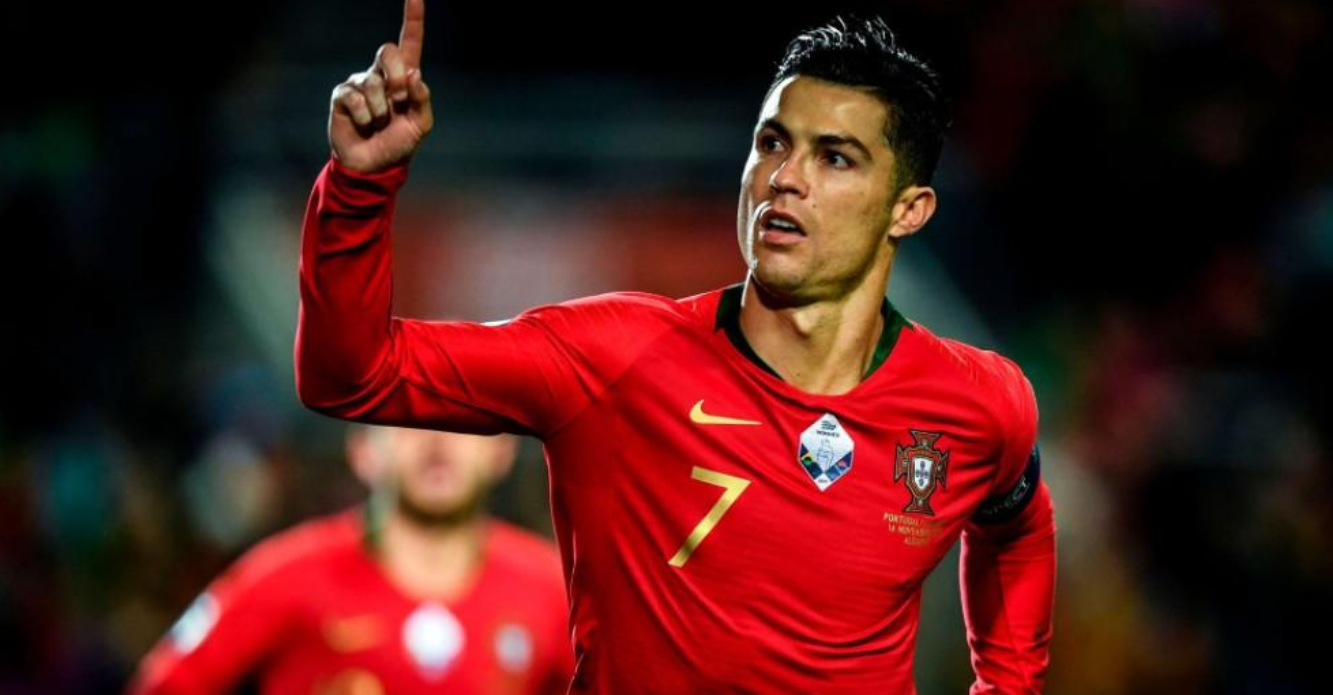 c罗撩大腿世界杯(现役第一人!