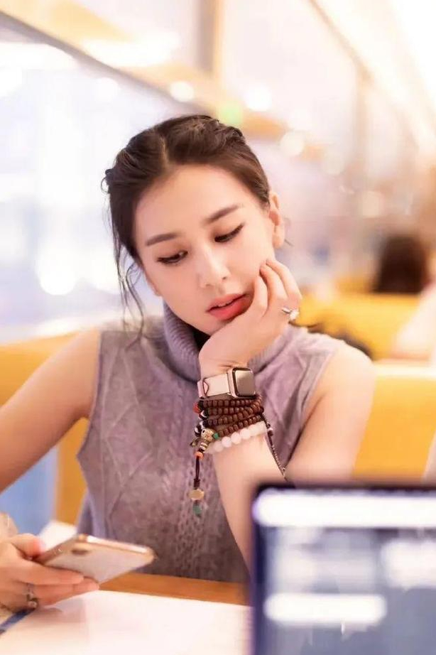 比方天珠的经典关联词——杨子和黄圣依,人家的天珠搭配的确好看.