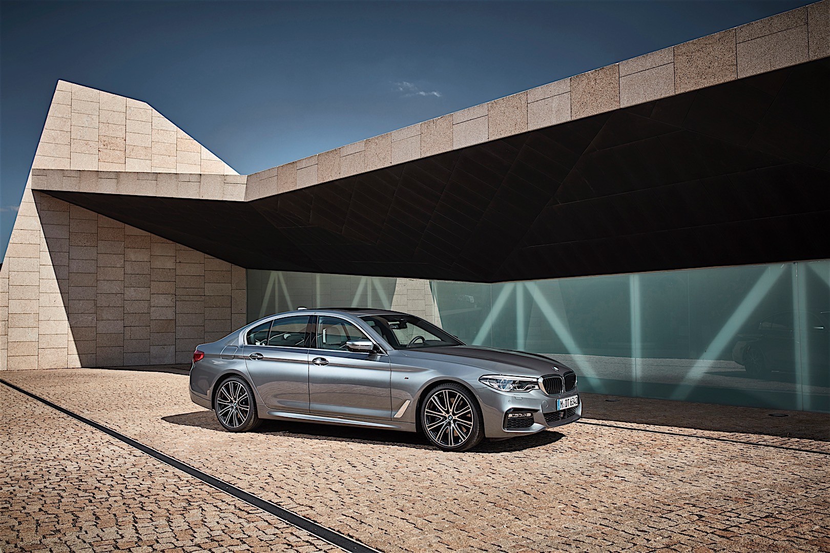 2017款奥迪A6L 45TFSI vs 宝马525Li：同预算下怎么选？