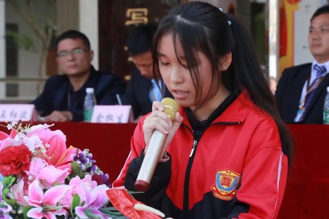 同仁新发中英文学校隆重举行期中考试总结表彰大会