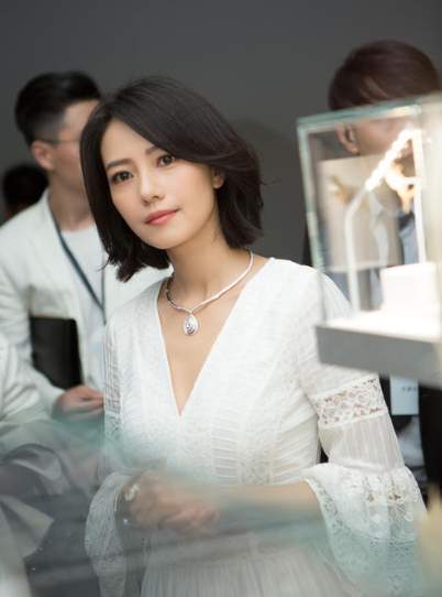 高圆圆上学时期到底有多美？班主任：至少有10多个男生都在追她