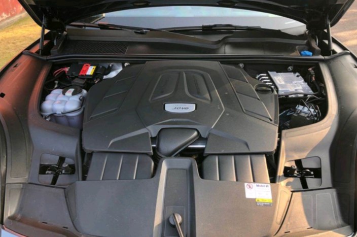 保时捷卡宴怎么样，买一辆3.0T最低配全款落地要多少钱？