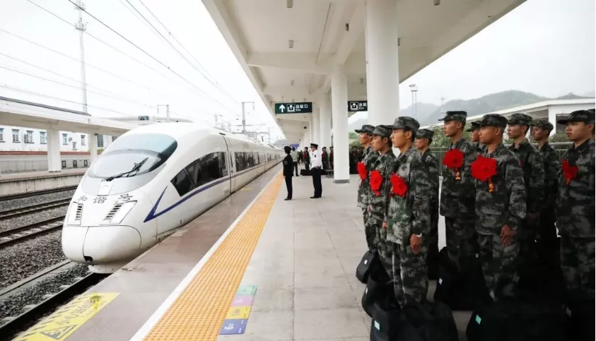 高中毕业/大一直接去当兵，还是大学毕业再去当兵？哪个更好？