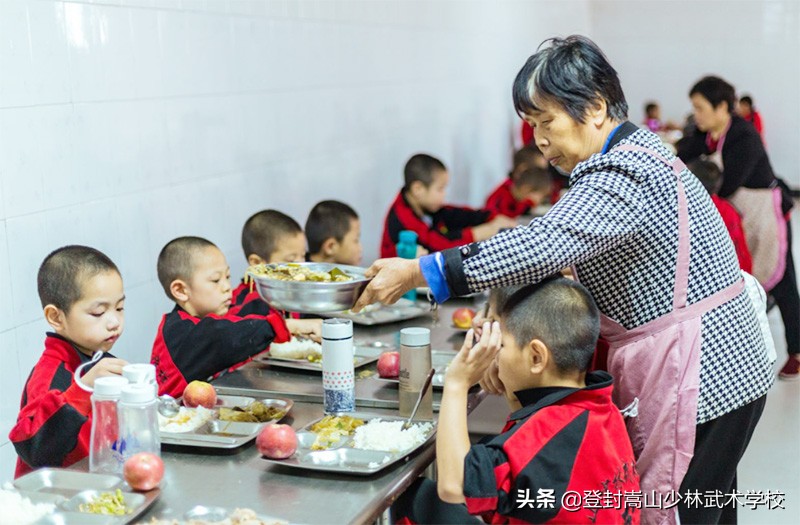 考武术段位需要多少钱(武术学校：一年学费多少钱？申请补助金的条件哪些？)