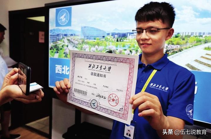 高考本科提前批结束，一本批次开录，该如何查看自己的录取状态？