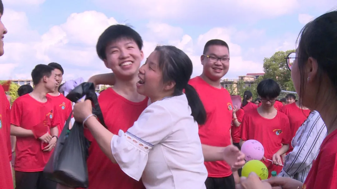 穿汉服、行冠礼、过成人门，新干二中隆重举行成人礼