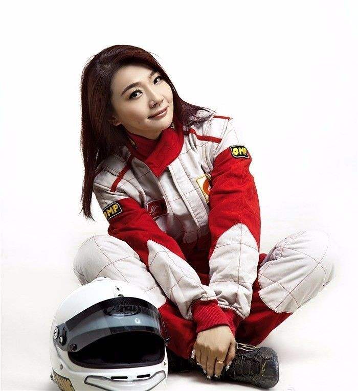 赛车手张岩(中国最快,最美女车手评选,桂濛,张岩,金蕊,谁才是中国第一