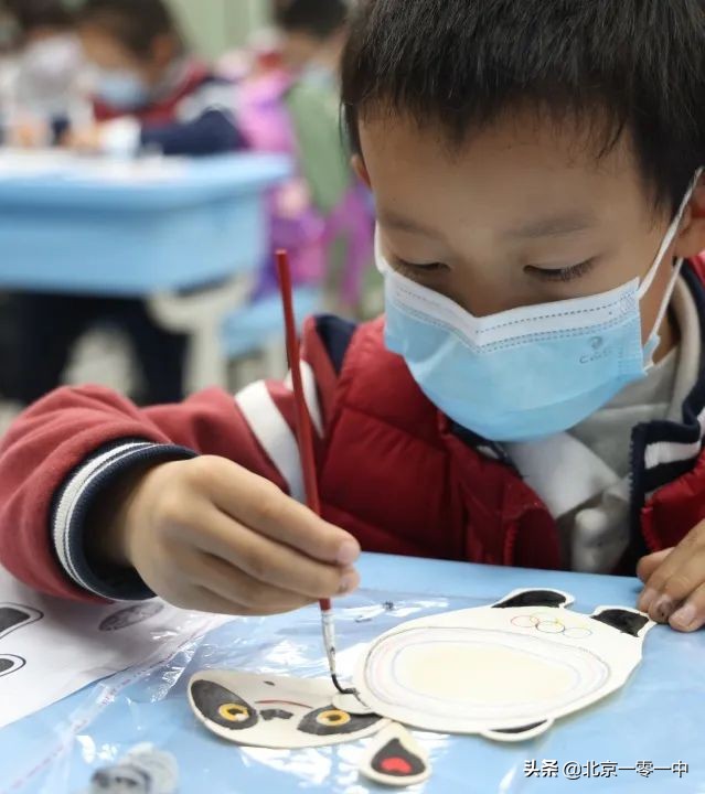 上地实验学校小学部的小可爱 带来了助力冬奥的小宇宙