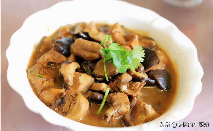 雞肉燉蘑菇,雞肉燉蘑菇的做法