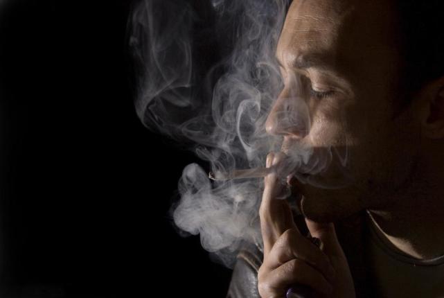 吸烟后有三种“不适”，或是肺在“喊疼”，最好去做个肺CT
