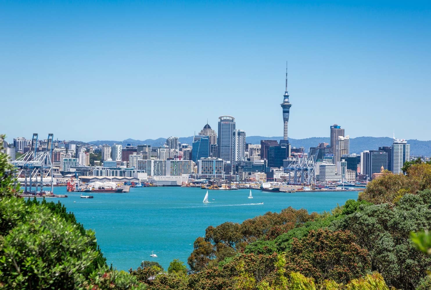 04万平方公里,斐济首都苏瓦就位于维提岛上,首都人口数