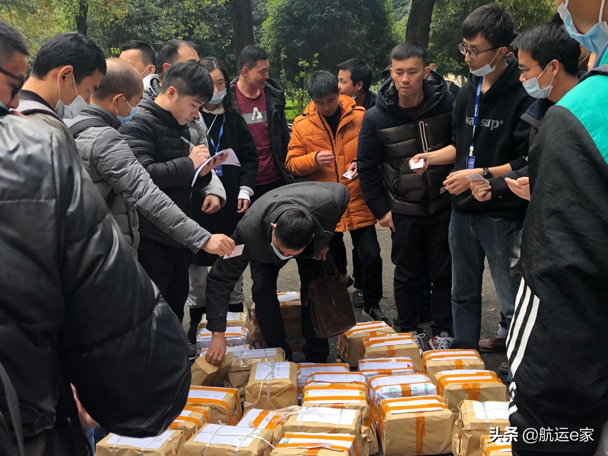 “航运e家”走进武汉多家船员培训院校，为船员送福利