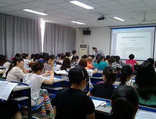 容易考公务员的6个专业，上岸率很高，想考公务员的可以收藏