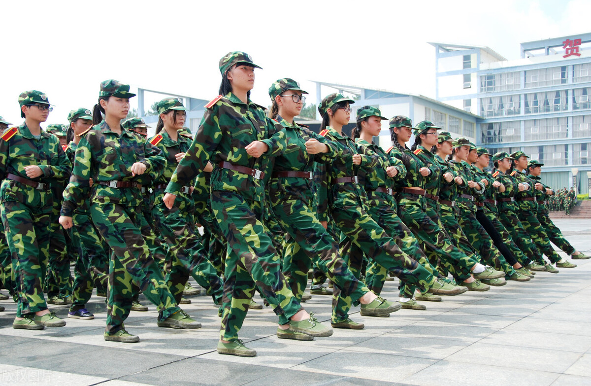 大学生军训(大学生军训是从什么时候开始的)-爱妻自媒体
