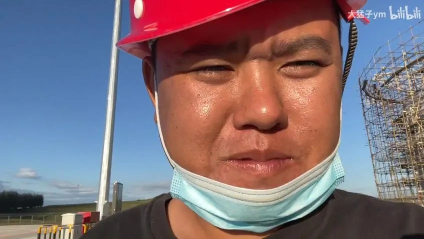 祝大猛子与何同学，都有光明的未来