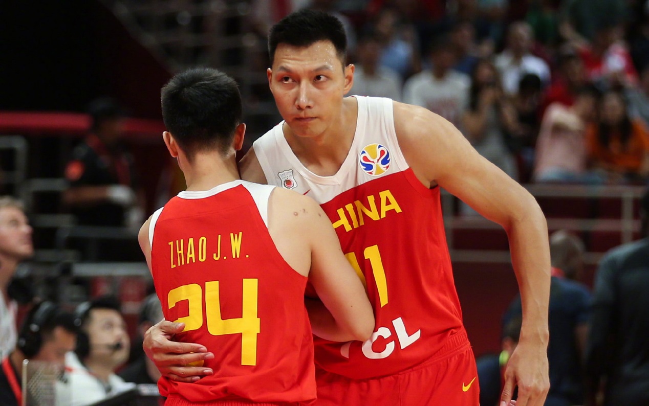 如今中国男篮的易建联，以前竟是第六顺位，前五个是谁呢