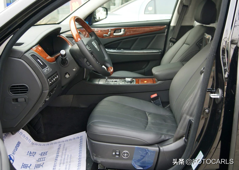 128万总统座驾，现代雅科仕5.0L V8旗舰实拍，网友：差红旗太多了