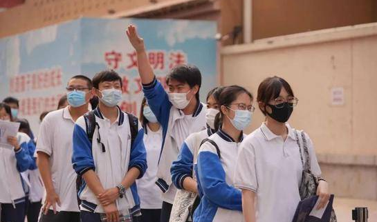 高考、中考来临之际，给考生穿什么衣服好？细心的家长这样搭配