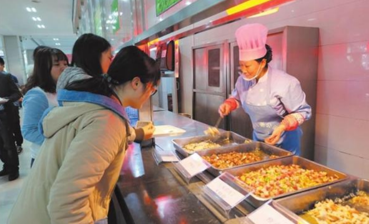 大学和这几类人走的近，可能会得到想不到的福利，大一新生要知道