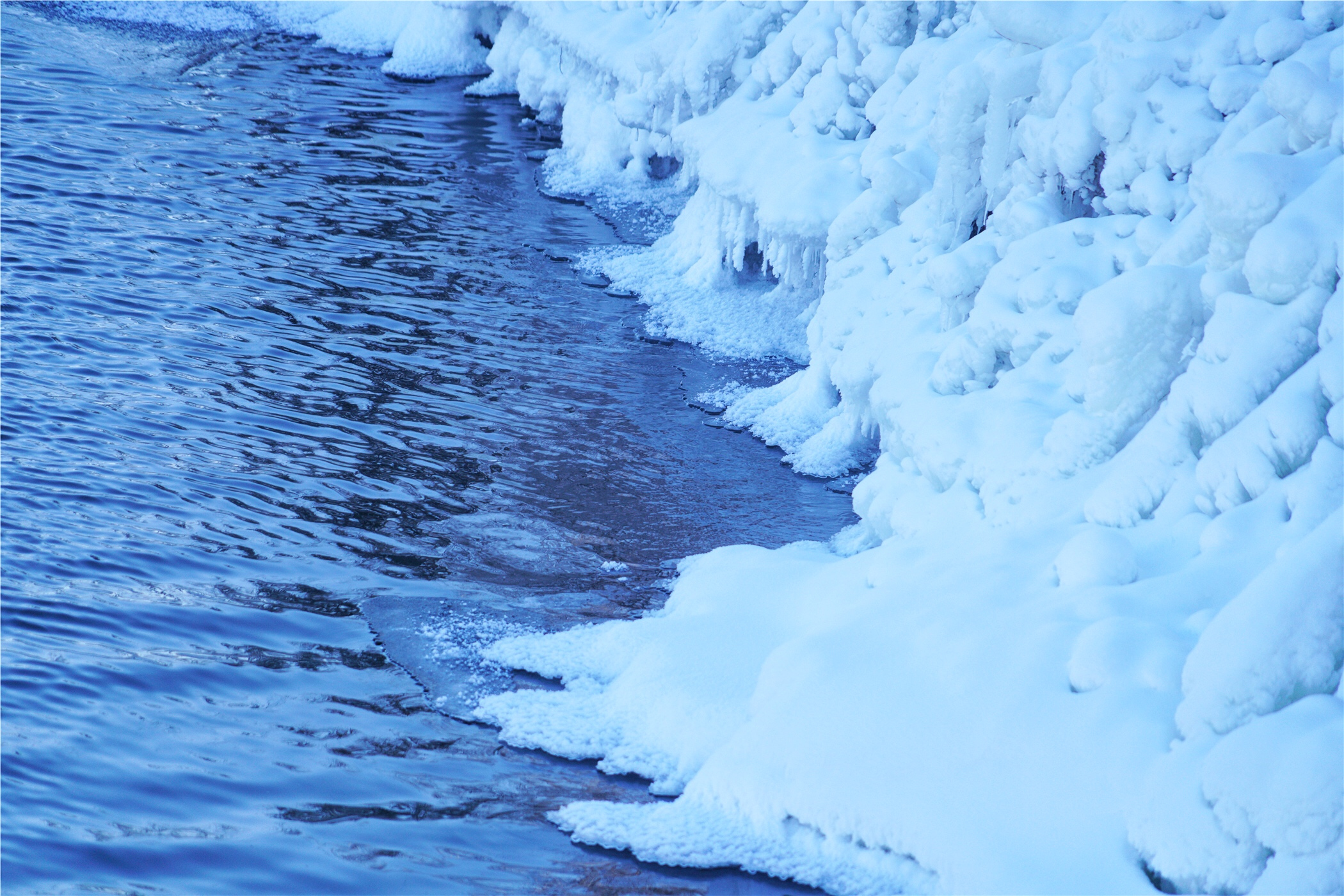 想去东北看雪哪个地方更好(零下30度来东北这个地方看雾凇，河流居然不结冰美成了瑶池仙境)