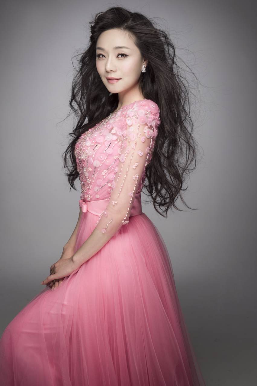 美女歌唱家郝丹丹2020年春节推出新歌《我明白我们》