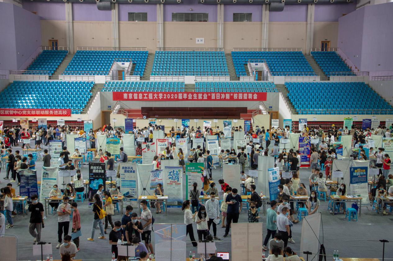 107家企业奔赴南京这所高校，带来4000多个岗位，软件和信息技术人才最紧俏！