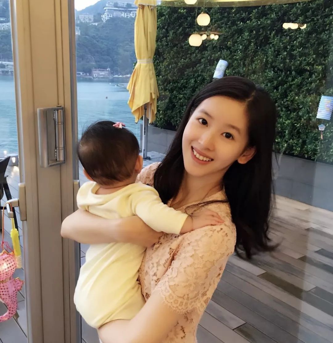 清华学霸章泽天的格局只做京东老板娘？别傻了，她早已为独立女性