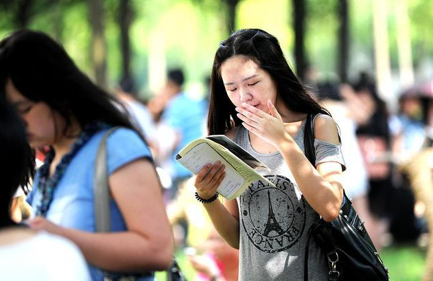 肥了谁家腰包？四六级考试成本需要上千元，网友：很无语