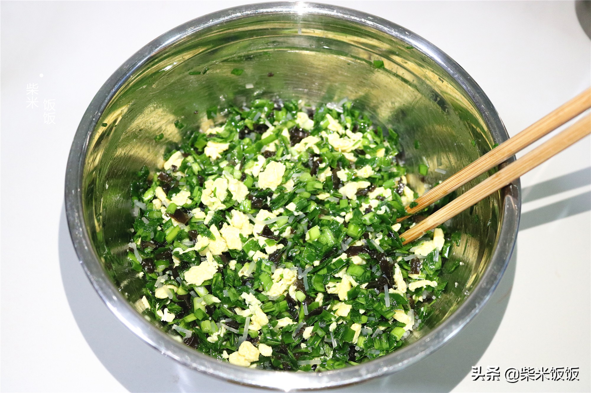 韭菜盒子这样做，柔软筋道不破皮，鲜香又多汁，太好吃了