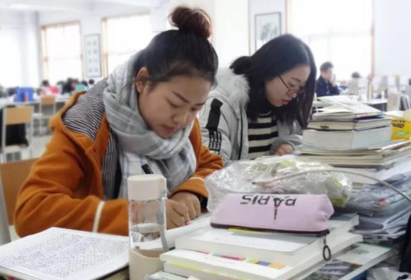 女子考研四战失败报培训班被开除（杭州姑娘四战考研失败）