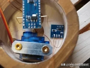 焊武帝！123个焊点、35个LED，手指硬核焊接术打造永恒郁金香……